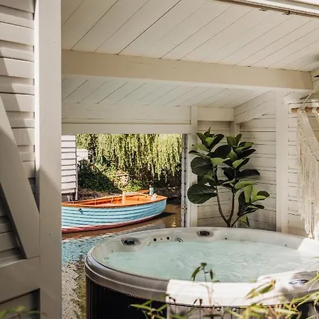 On The Broek in Waterland