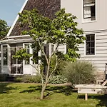 On The Lake Guest house Broek in Waterland