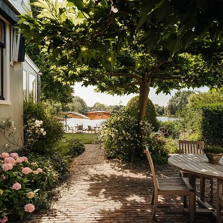 On The Broek in Waterland