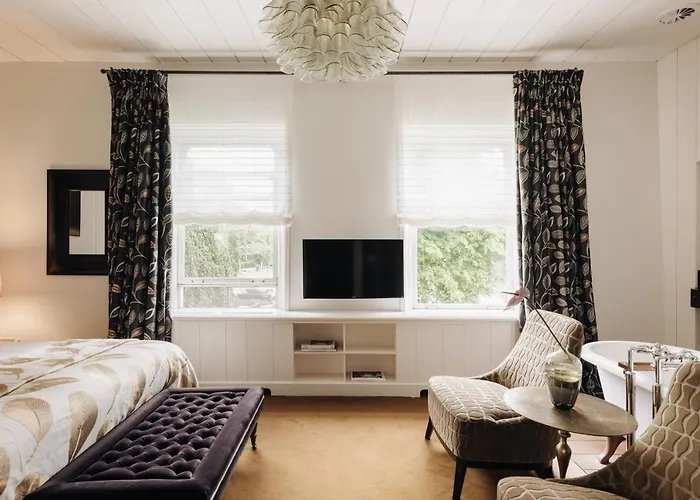 On The Πανσιόν 4*