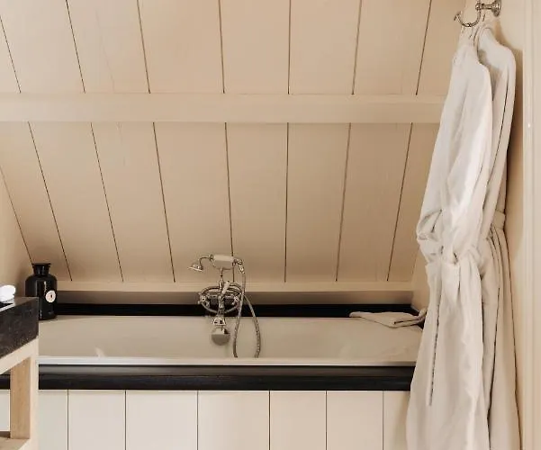 Πανσιόν On The 4*