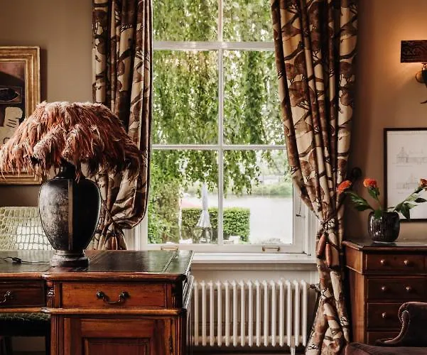 Πανσιόν On The 4*