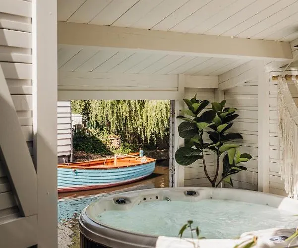 On The Broek in Waterland