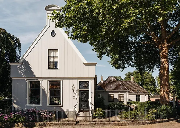 Πανσιόν On The