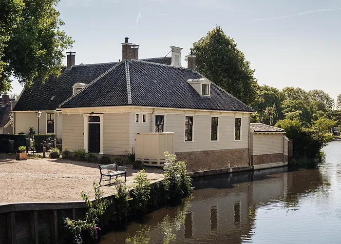 Πανσιόν On The 4*