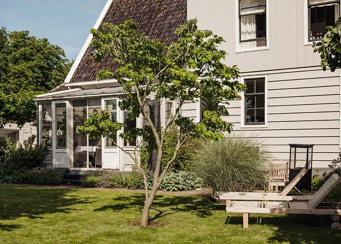 On The Πανσιόν Broek in Waterland