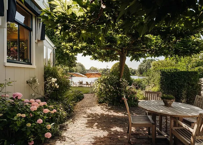 On The Broek in Waterland