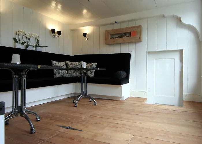 On The 4* Broek in Waterland